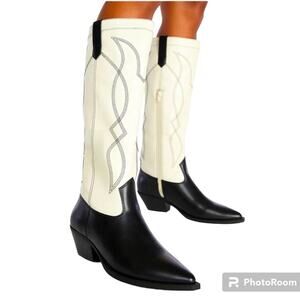 Cowboy Tall Knee High Women Embroidered Off-White and Black Boots size 7.5